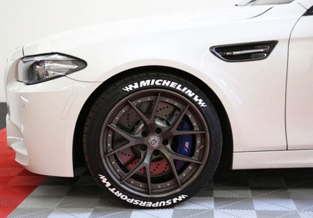 كتابة على العجل (MICHELIN)